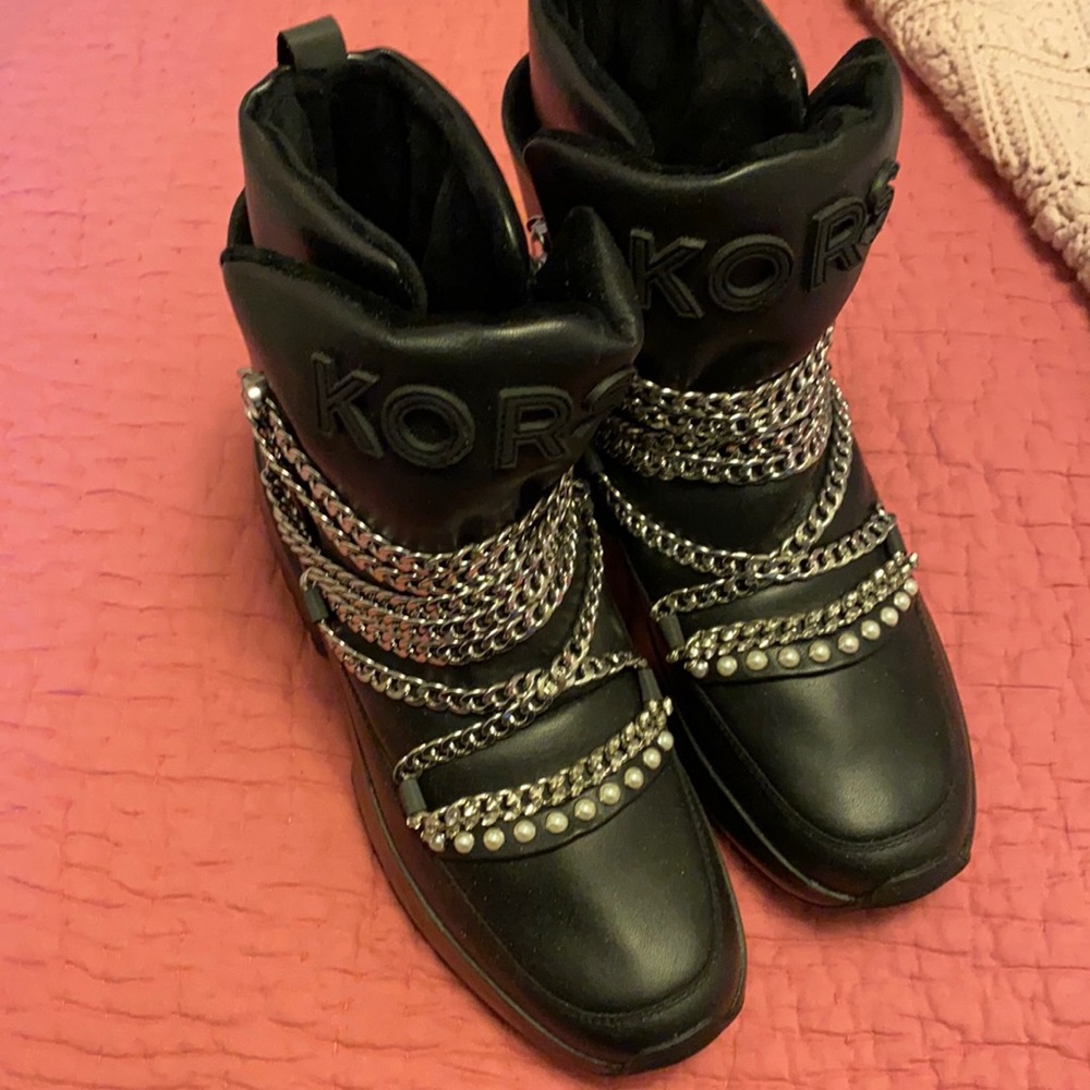 Brand new Michael Kira snow boot with chain and pearl embellishments